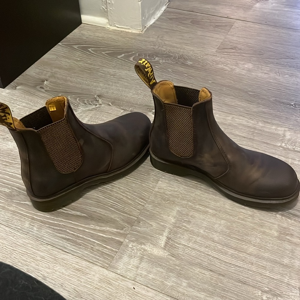 NWOT Dr. Martens unisex Chelsea Boot 8M or 9W - Picture 4 of 5